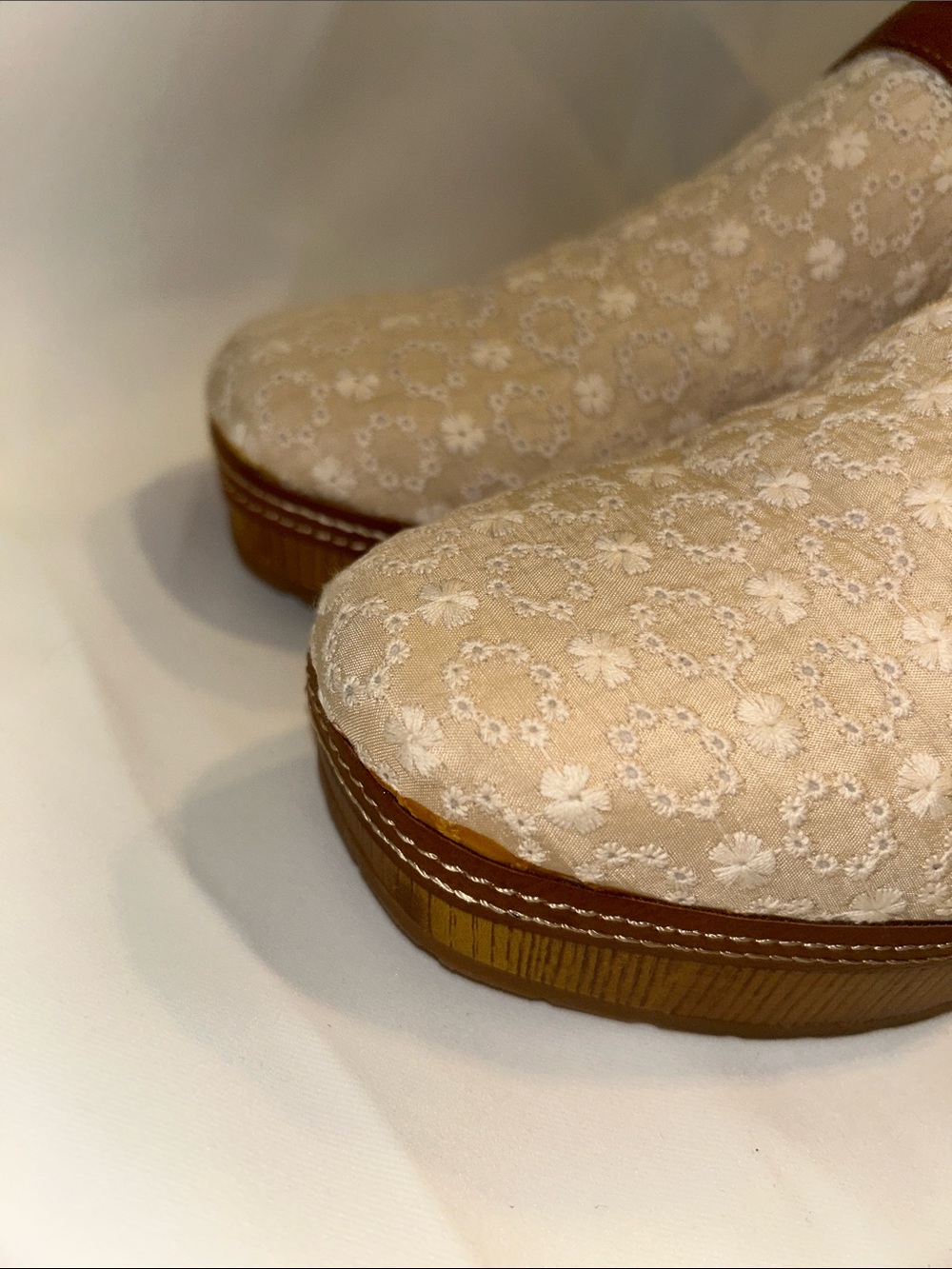 Korks Lori Congo Embroidered Boho Cottage Chunky Faux Wood Heeled Clog Mules 9 - Picture 13 of 15
